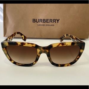 New Burberry BE4277 375913 Brown Tortoise Sunglasses 54 mm